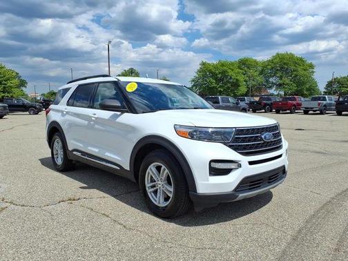 Oxford White 2021 Ford Explorer XLT