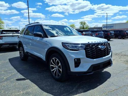 Space White Metallic 2026 Ford Explorer ST-Line