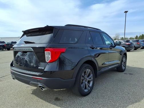 AGATE BLACK METALLIC 2023 Ford Explorer XLT