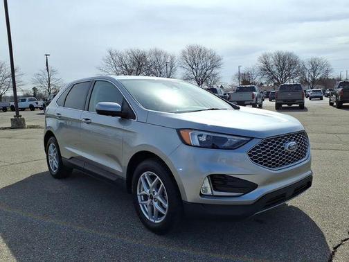 Silver Metallic 2023 Ford Edge SEL