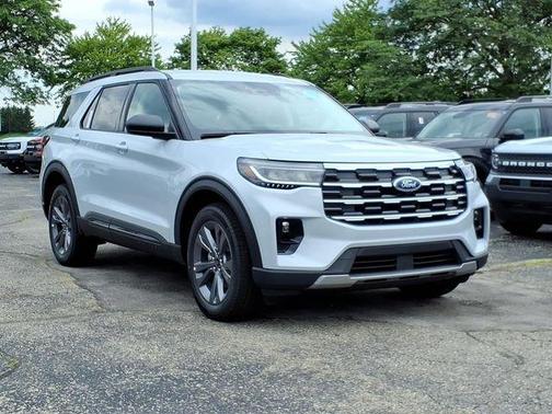 Space White Metallic 2026 Ford Explorer Active