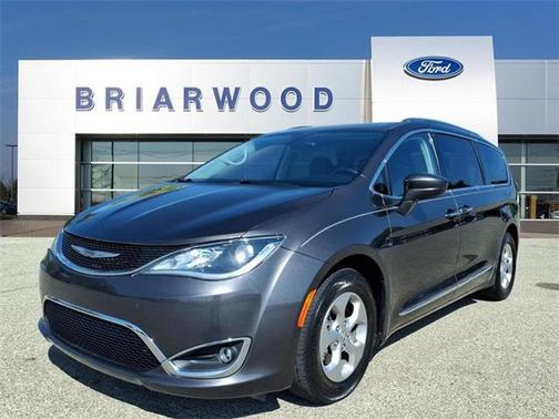 2017 Chrysler Pacifica Touring-L Plus