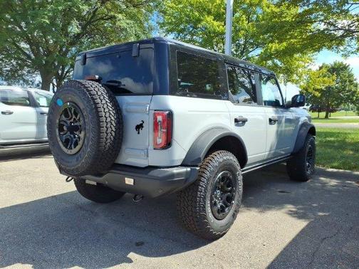 Avalanche Gray 2026 Ford Bronco Badlands
