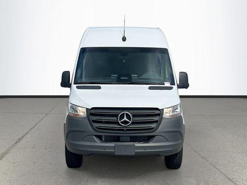 Arctic White 2026 Mercedes-Benz Sprinter 2500 Standard Roof