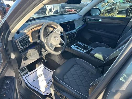 2024 Volkswagen Atlas 2.0T SEL Premium R-Line 4MOTION
