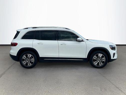 Polar White 2026 Mercedes-Benz GLB 250 4MATIC