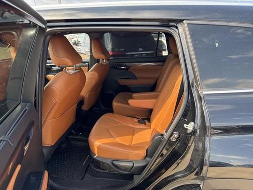 2023 Toyota Highlander Hybrid Limited