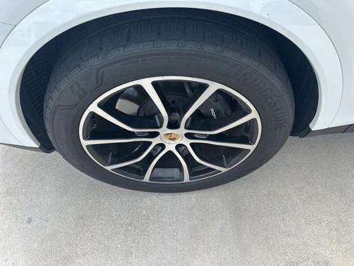 2024 Porsche Cayenne Base