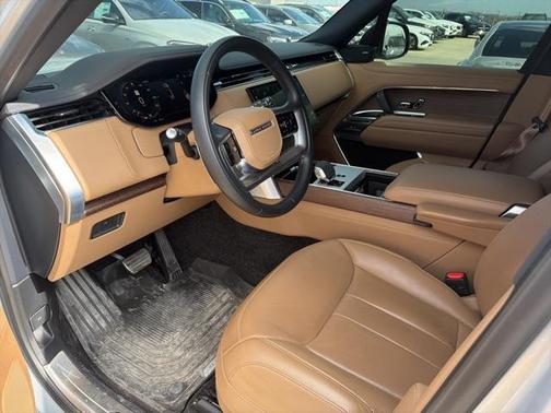2025 Land Rover Range Rover P400 SE