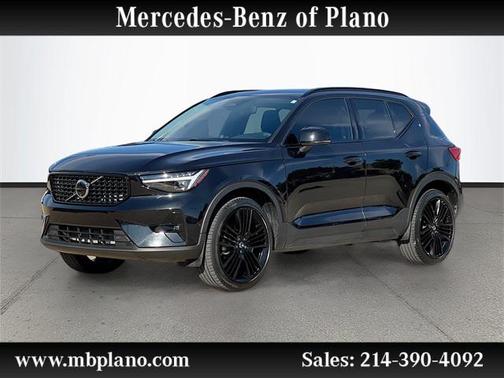 2024 Volvo XC40 B5 Ultimate Dark Theme