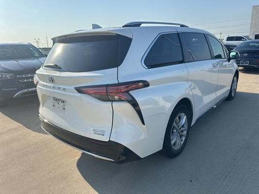 2021 Toyota Sienna Limited 7-Passenger