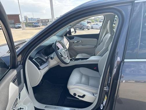 2023 Volvo XC90 B5 Core