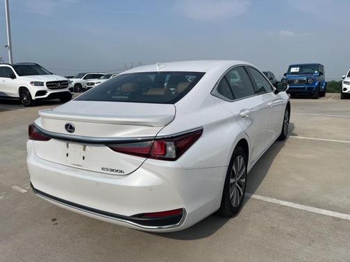 2020 Lexus ES 300h Base