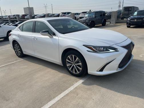 2020 Lexus ES 300h Base