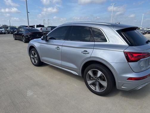 2022 Audi Q5 40 Premium Plus