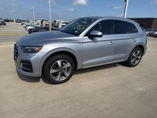 2022 Audi Q5 40 Premium Plus