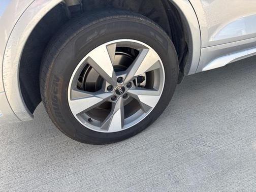 2022 Audi Q5 40 Premium Plus