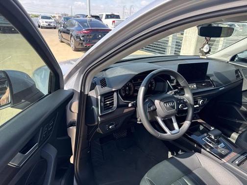 2022 Audi Q5 40 Premium Plus