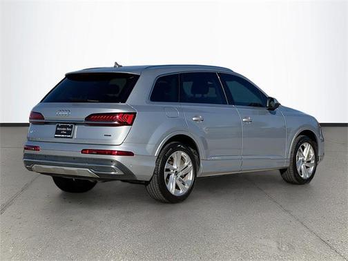 2022 Audi Q7 55 Premium Plus