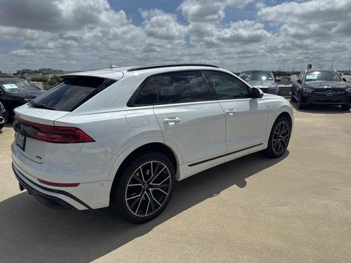 2023 Audi Q8 55 Premium Plus