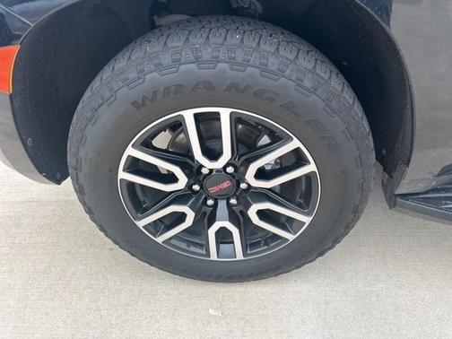 2023 GMC Yukon XL 4WD AT4