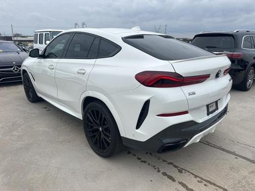 2022 BMW X6 M50i
