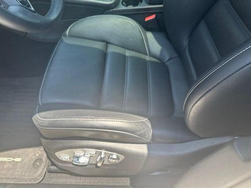 Chalk 2025 Porsche Macan Macan