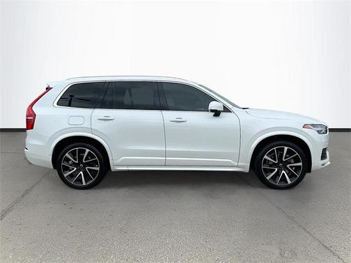 2021 Volvo XC90 T6 Momentum