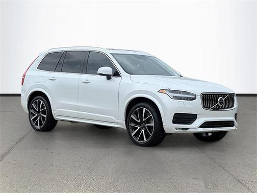 2021 Volvo XC90 T6 Momentum