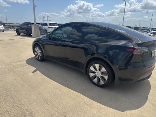 2022 Tesla Model Y Long Range Dual Motor All-Wheel Drive