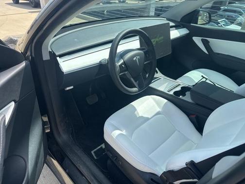2022 Tesla Model Y Long Range Dual Motor All-Wheel Drive