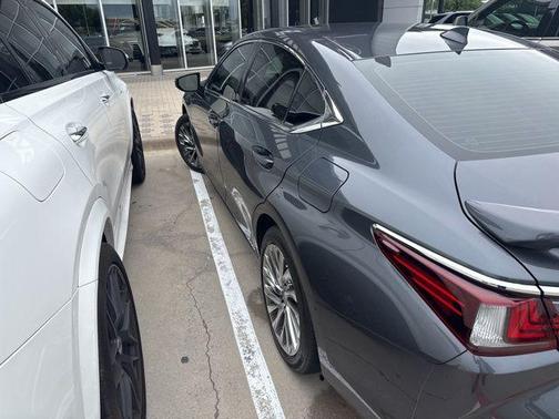 2022 Lexus ES 300h Ultra Luxury