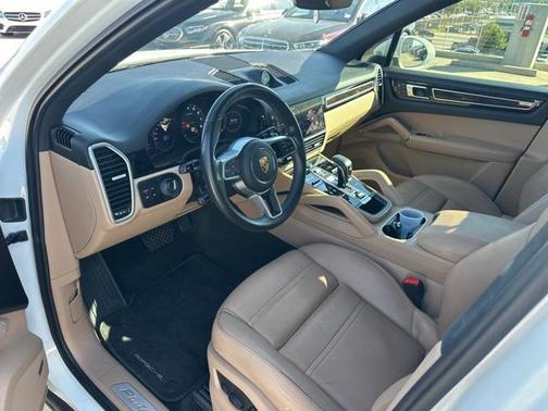 2023 Porsche Cayenne Platinum Edition