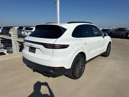 2023 Porsche Cayenne Platinum Edition