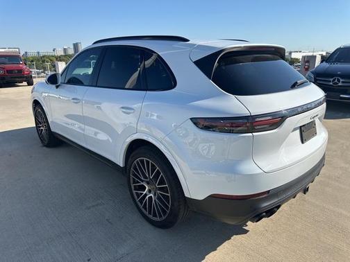 2023 Porsche Cayenne Platinum Edition