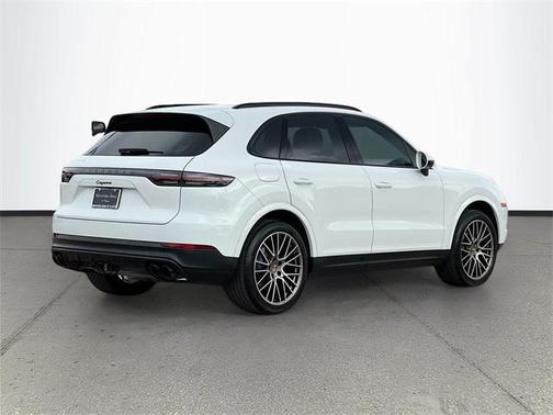 2023 Porsche Cayenne Platinum Edition