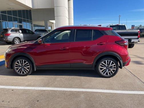 2022 Nissan Kicks SV