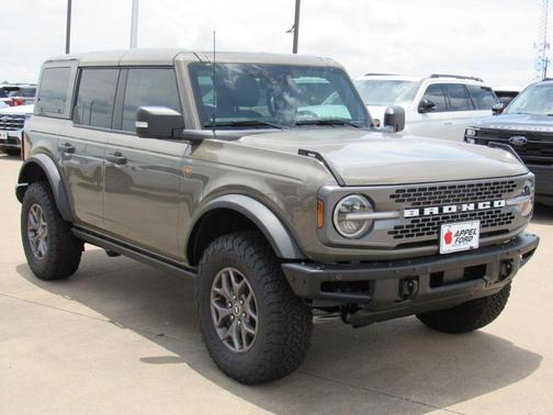 Gray 2025 Ford Bronco Badlands