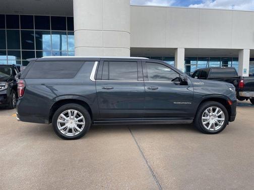 2022 Chevrolet Suburban High Country