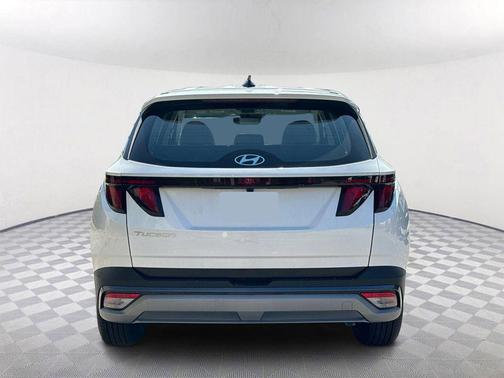 White Pearl 2025 Hyundai TUCSON SE