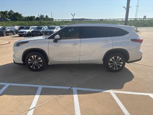 2021 Toyota Highlander Hybrid XLE
