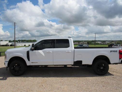 Oxford White 2026 Ford F-350 Lariat Super Duty