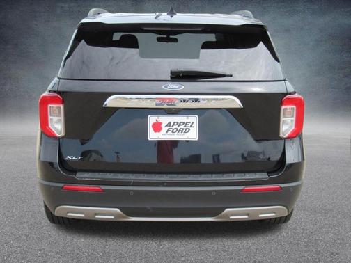 Black Metallic 2022 Ford Explorer XLT