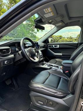 Black Metallic 2022 Ford Explorer XLT