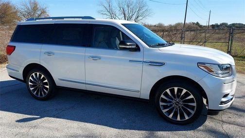 White Platinum Clearcoat Metallic 2019 Lincoln Navigator Select SUV