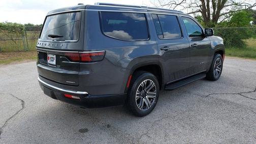 Metallic 2023 Jeep Wagoneer Series II
