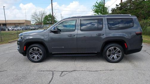 Metallic 2023 Jeep Wagoneer Series II