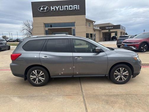 2019 Nissan Pathfinder S