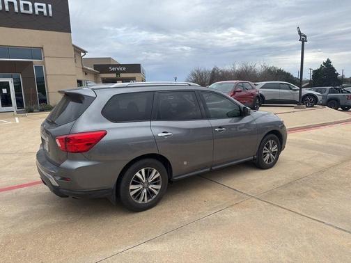 2019 Nissan Pathfinder S