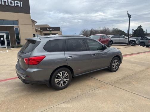 2019 Nissan Pathfinder S